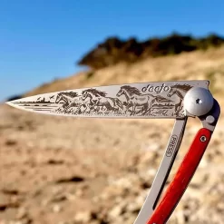 Couteau De Poche Deejo Bois Corail / Chevaux Sauvages - 37 Gr - Adrielle - 1CB000071 -Hamilton Magasin ori couteau de poche deejo bois corail chevaux sauvages 37 gr adrielle 1cb000071 44237 63440