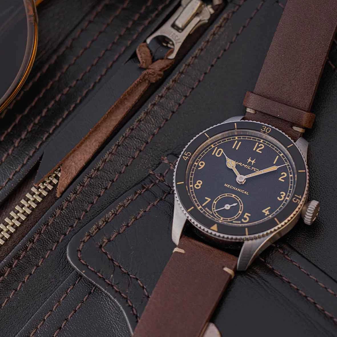 Montre Hamilton Khaki Aviation 43 Mm- H76719530 4 Montre Hamilton Khaki Aviation 43 Mm- H76719530 – Image 4